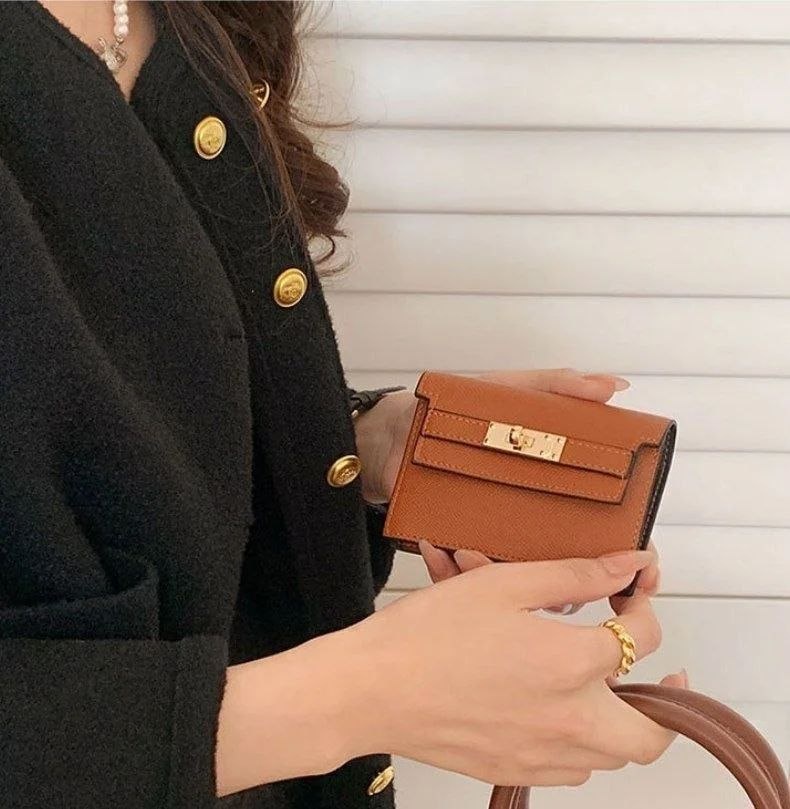 محفظة نسائية صغيرة مستوحاه من  ستايل 