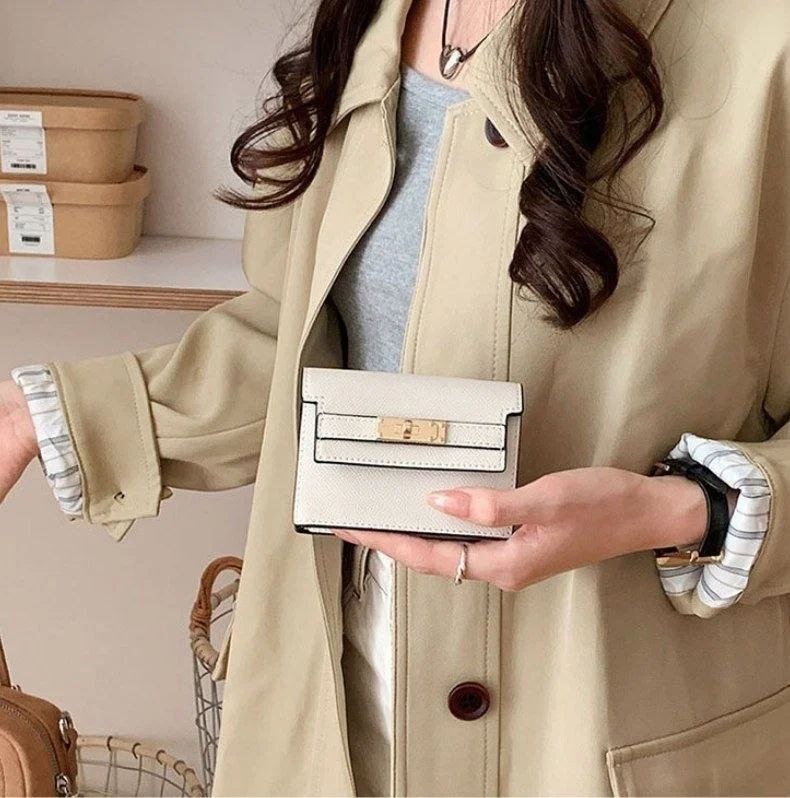 محفظة نسائية صغيرة مستوحاه من  ستايل 