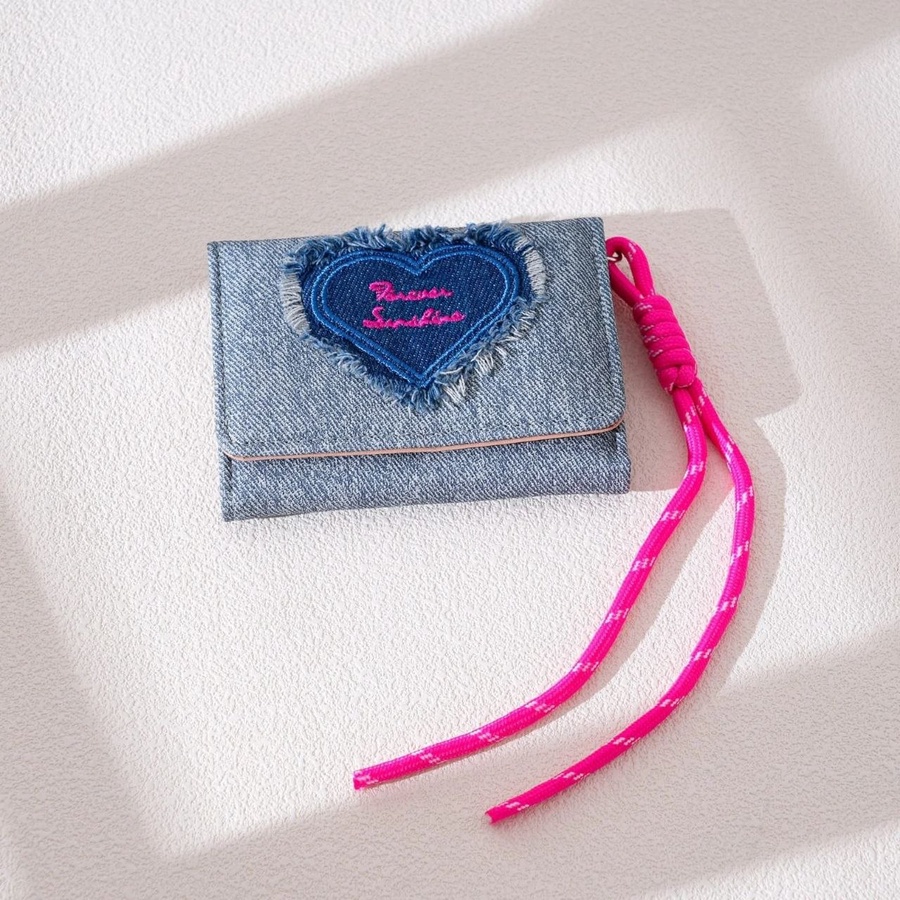 محفظة نسائية قماش جينز بتصميم 