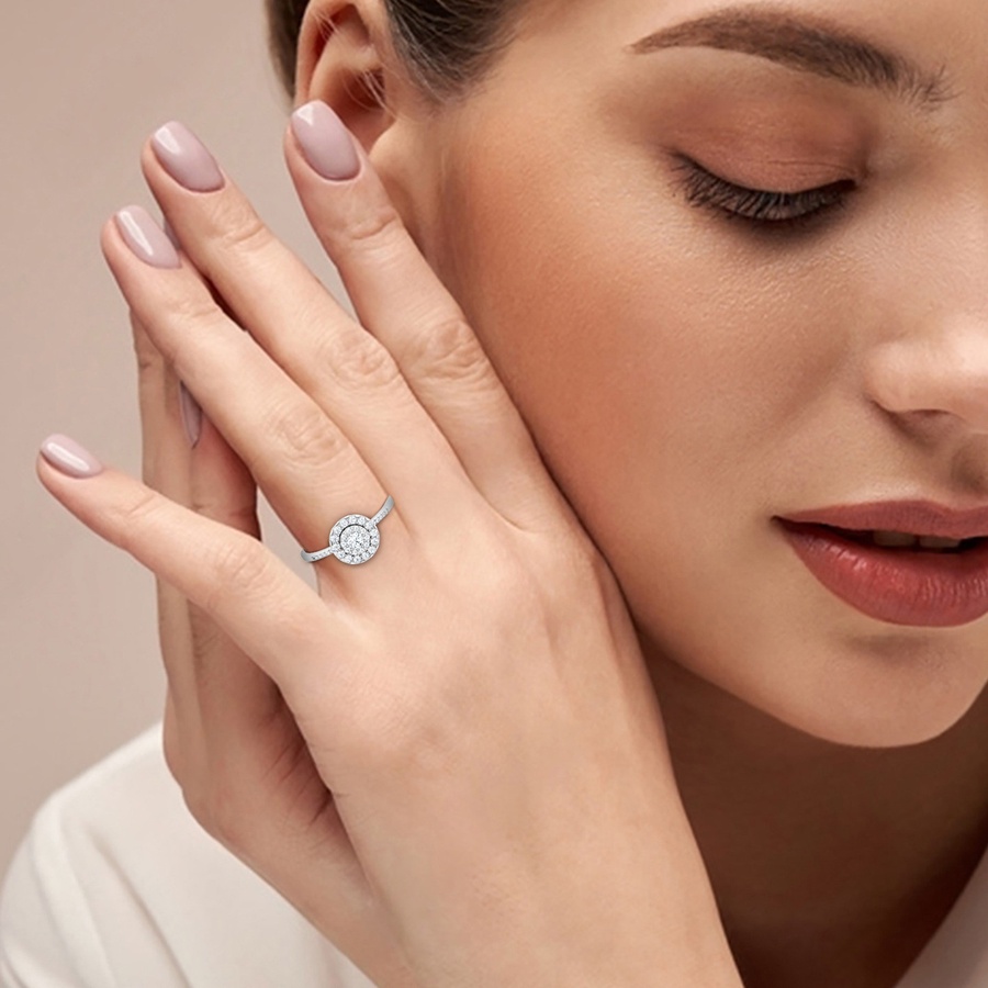 Floral Round Halo Diamond Ring In 18K Gold