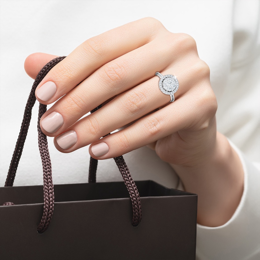 Circle Diamond Ring in 18K Gold