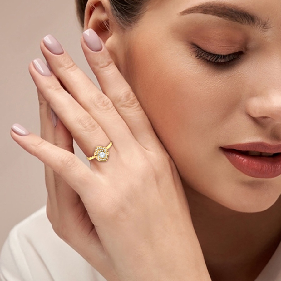 Sleek Band & Interlocked Squares Diamond Ring in 18K Gold