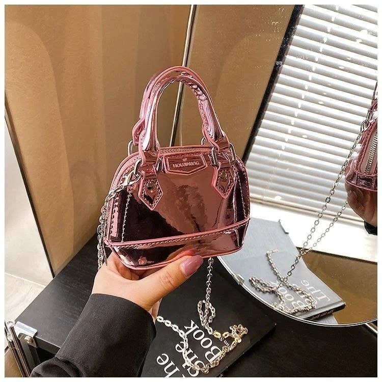 شنطة أطفال  بناتي ميني (Mini Bag) ميتالك لامعة بسلسلة كروس | Demand & Beyond