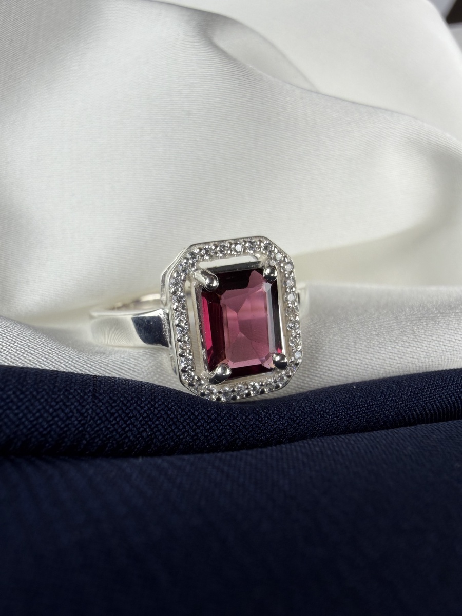  Garnet 925 Silver Ring - IGI Certified - Rectangular Halo Design 