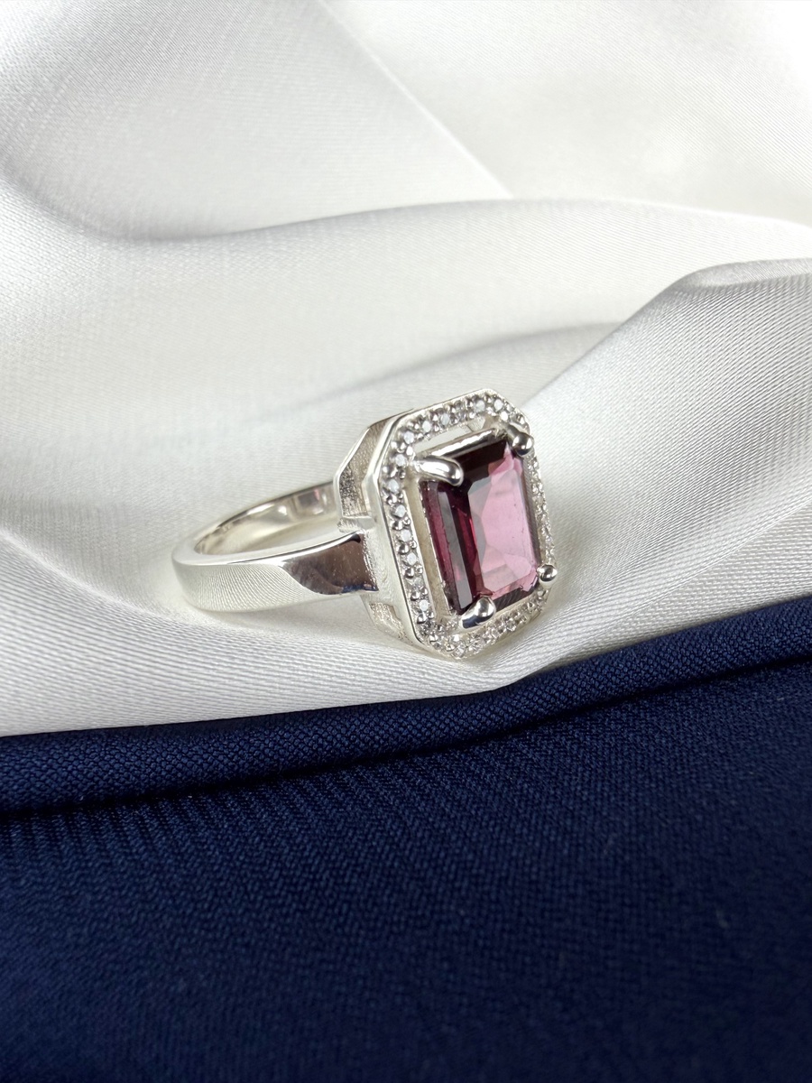  Garnet 925 Silver Ring - IGI Certified - Rectangular Halo Design 