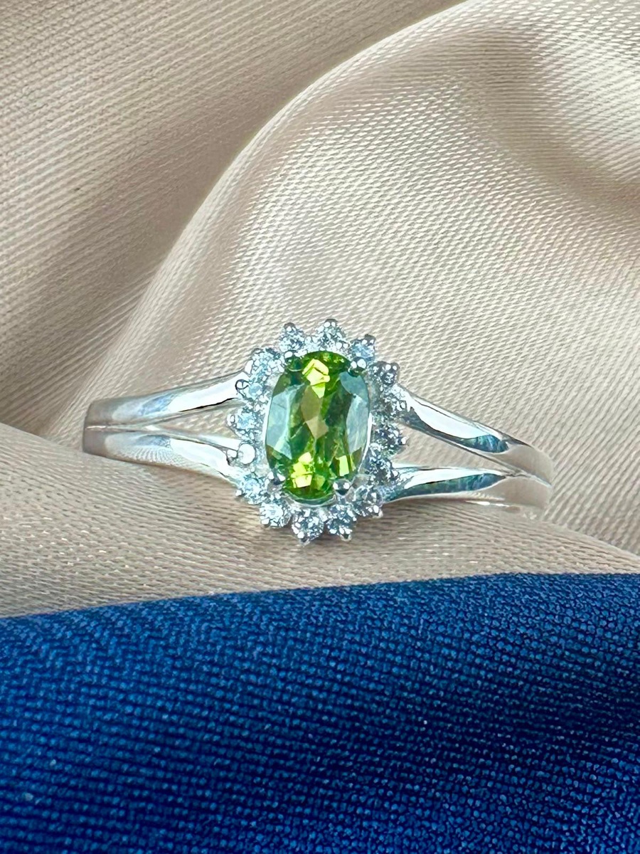 Peridot 925 Silver Ring - IGI Certified - Split Halo Design