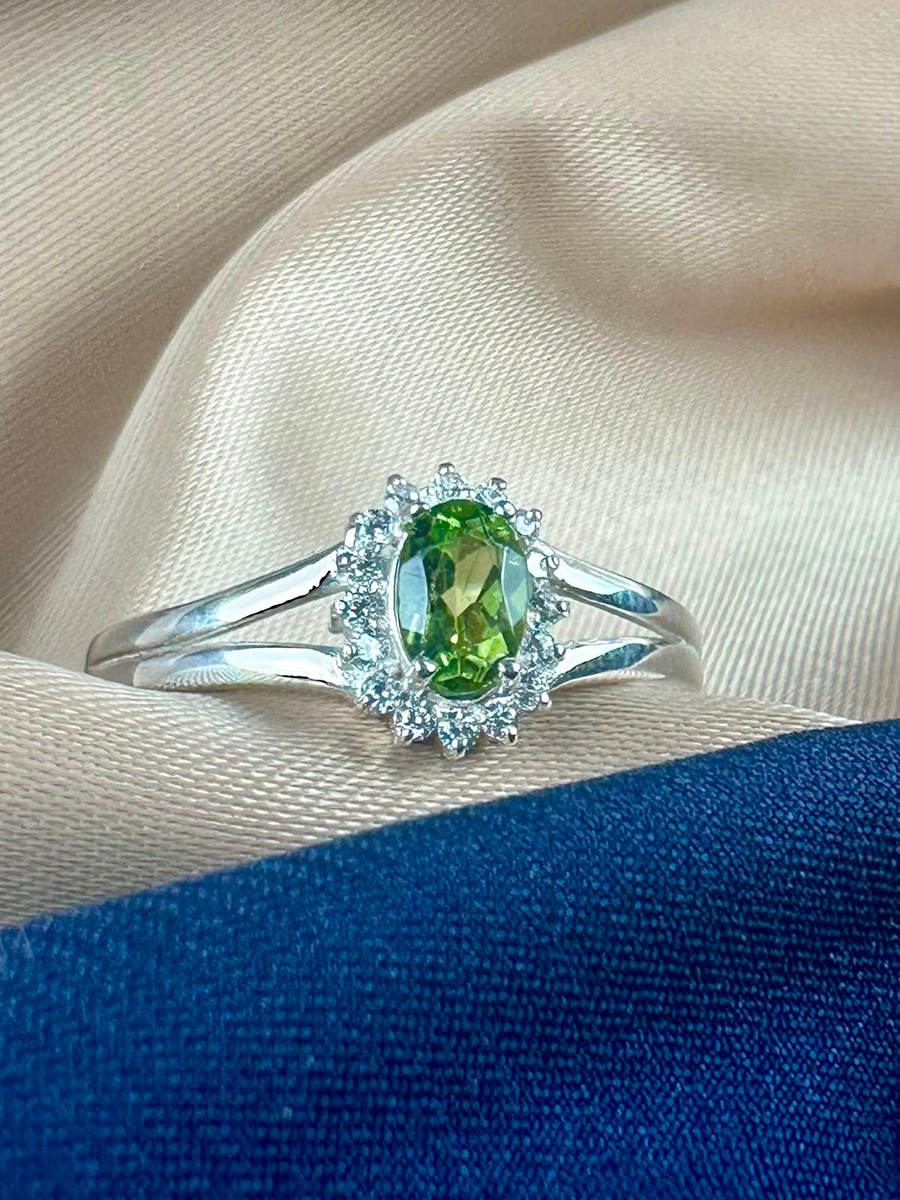 Peridot 925 Silver Ring - IGI Certified - Split Halo Design