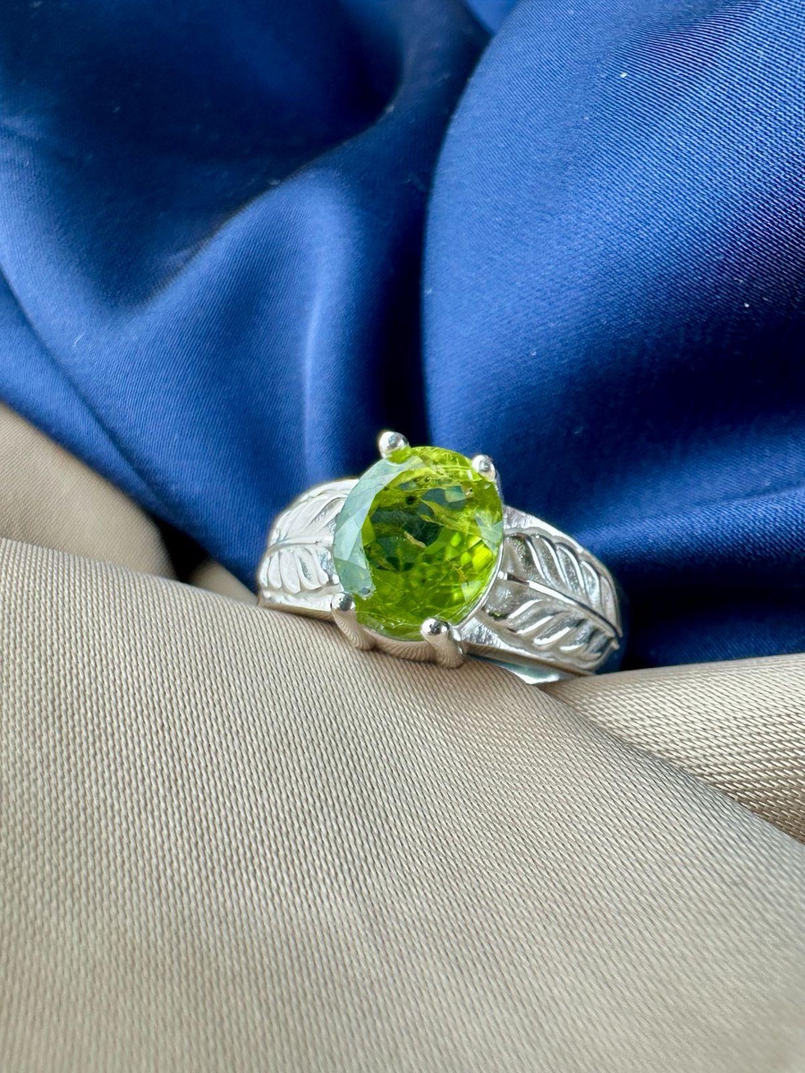 Peridot 925 Silver Ring - IGI Certified - Nature's Texture Design