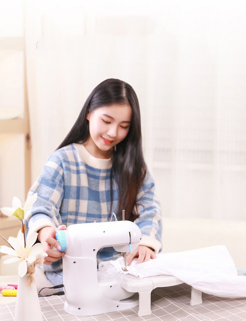ماكينة الخياطة المحمولة Mini Sewing Machine