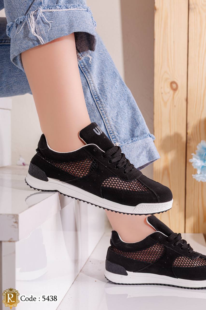 sneaker-5438