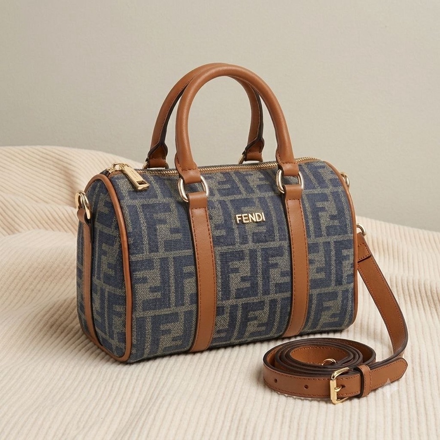 شنطة كروس حريمي بتصميم مستوحى من ماركة "Fendi " خامة premium بنقشة الماركة | Demand & Beyond