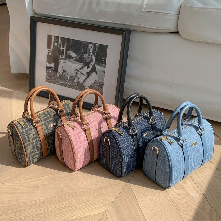 شنطة كروس حريمي بتصميم مستوحى من ماركة "Fendi " خامة premium بنقشة الماركة | Demand & Beyond