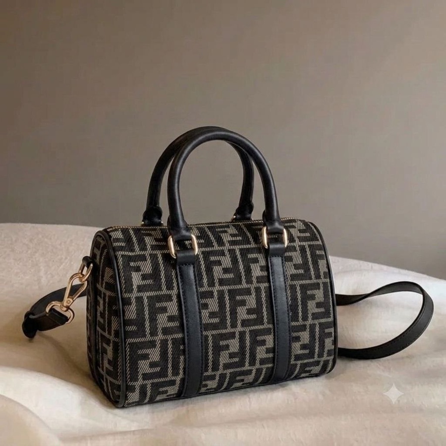 شنطة كروس حريمي بتصميم مستوحى من ماركة "Fendi " خامة premium بنقشة الماركة | Demand & Beyond