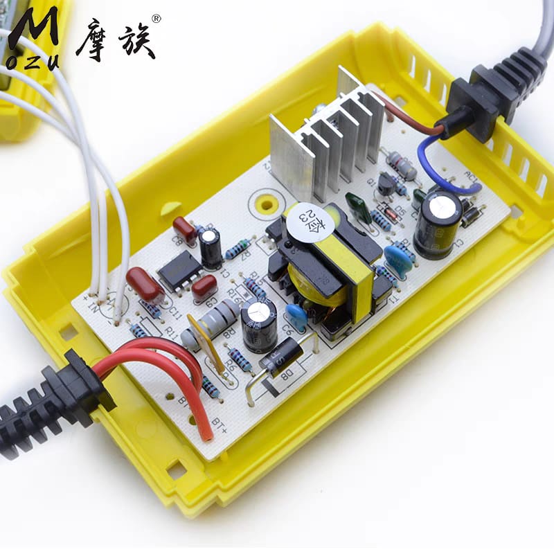 BATTERY CHARGER 12 VOLT - 2500 MAH