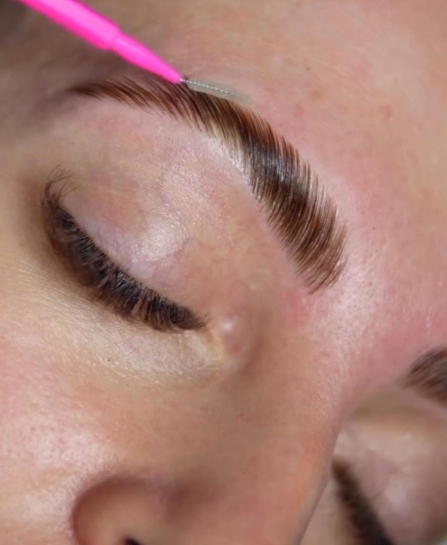 لامينيشن الحواجب (Brow Lamination)