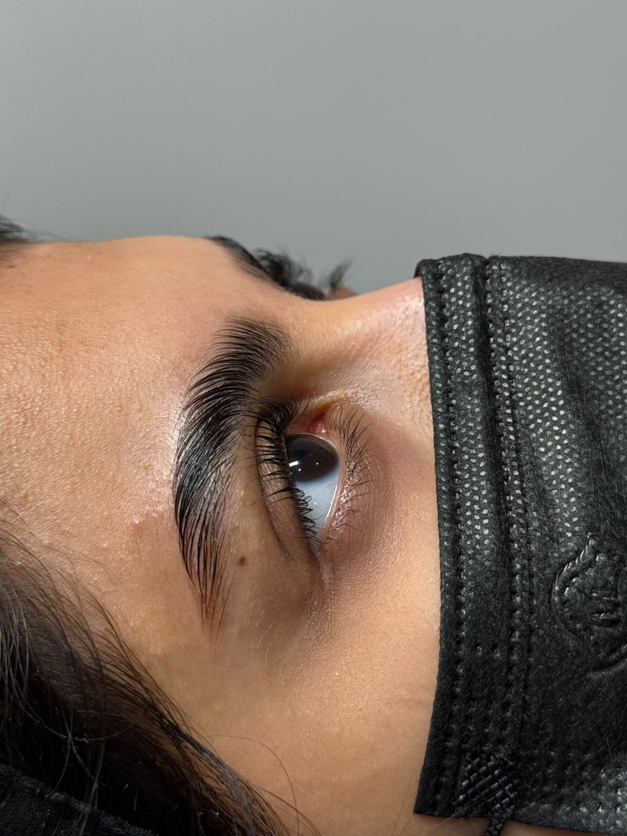 لامينيشن الحواجب (Brow Lamination)