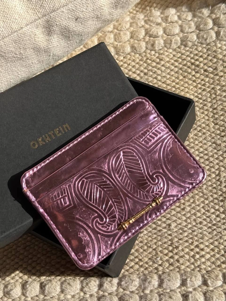 b8 wallet