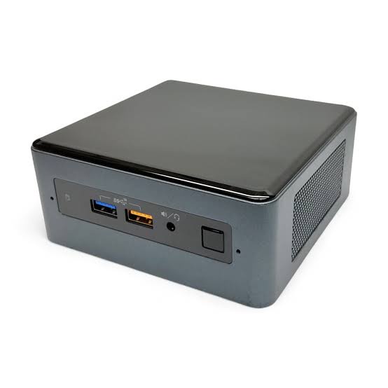 Intel NUC8BEB Core i5-8259U - Ram 8 - SSD 256- Intel iris HD Graphics