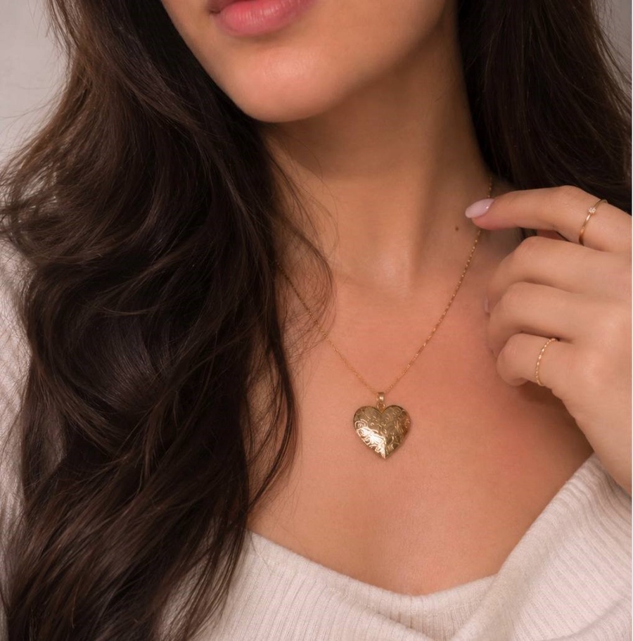 Lip Balm Locket | قلادة مرطب الشفاه
