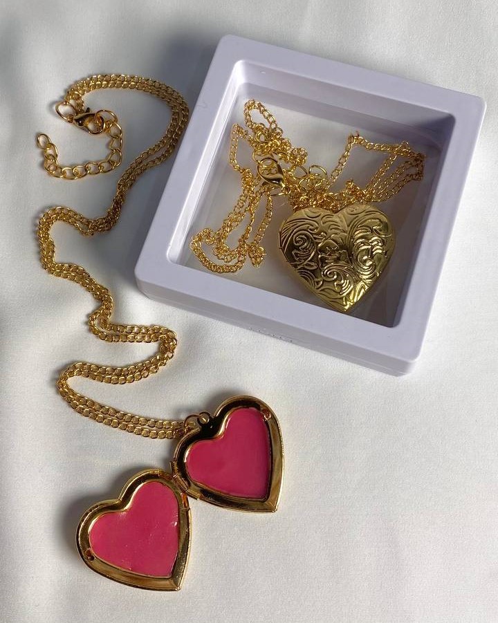 Lip Balm Locket | قلادة مرطب الشفاه