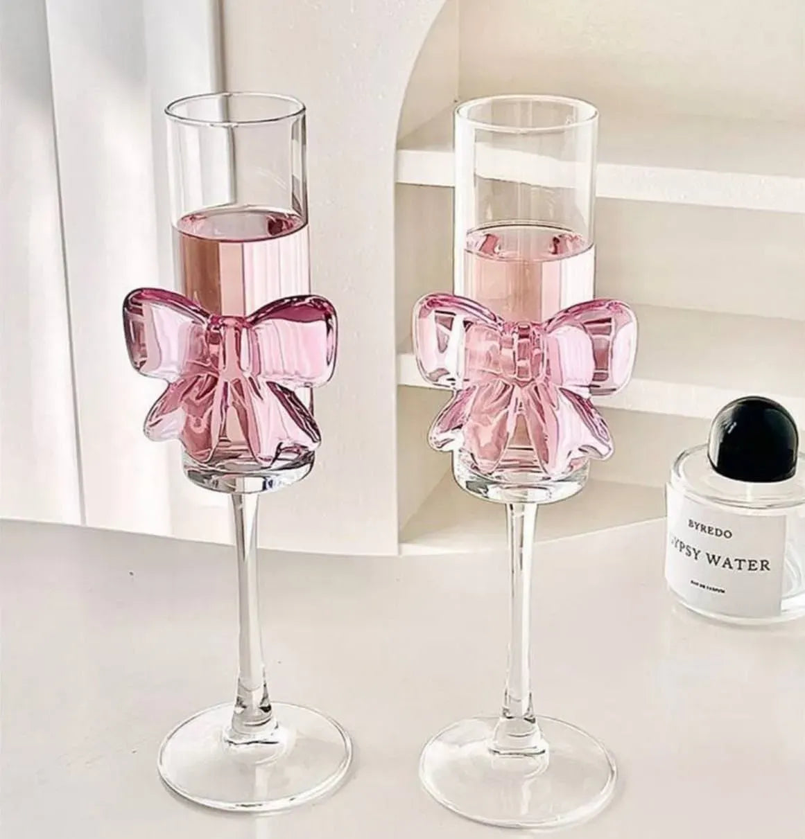 كاس الفيونكة "كوكييت" الزجاجي . Pink Bow Flutes