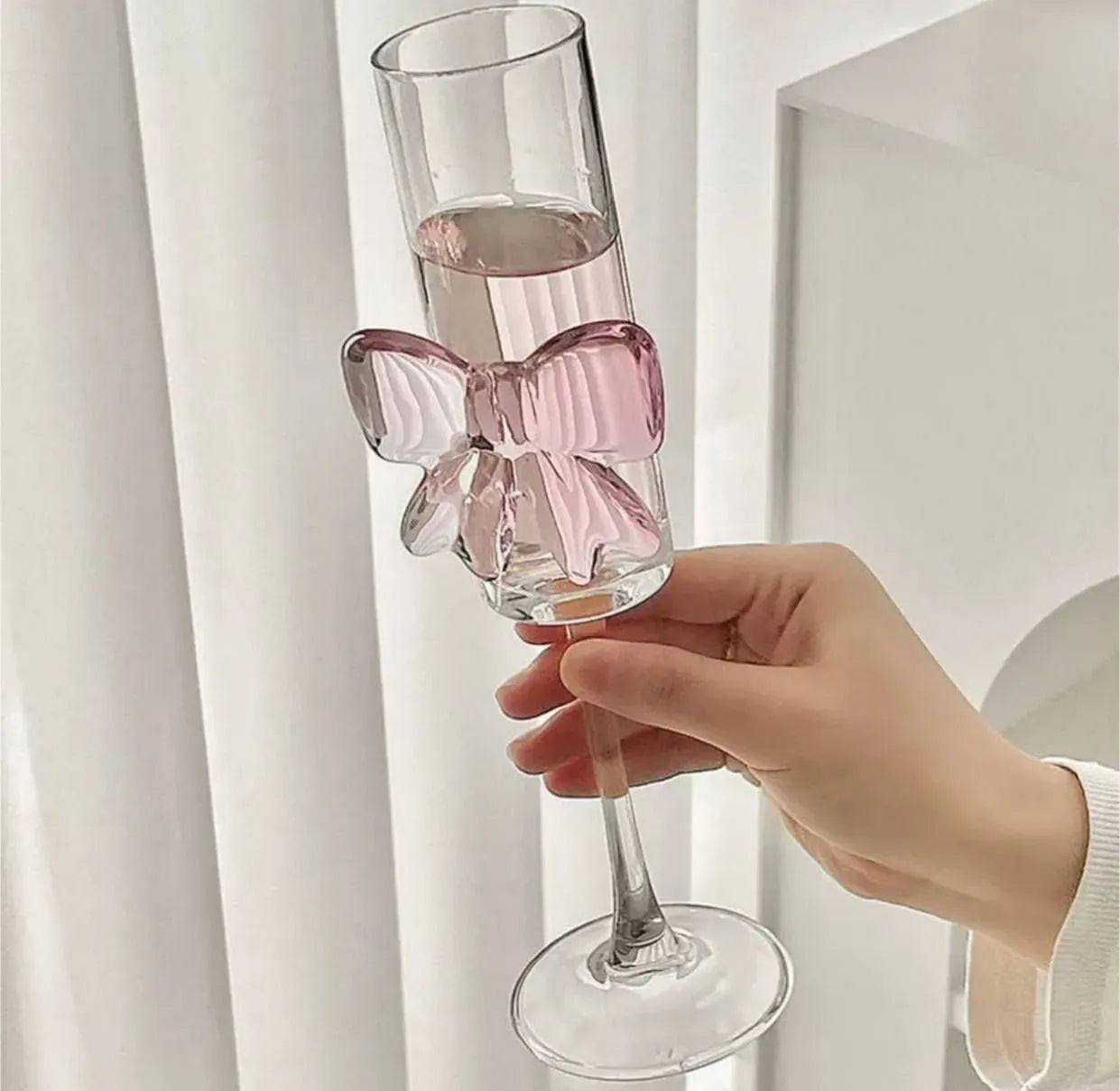 كاس الفيونكة "كوكييت" الزجاجي . Pink Bow Flutes