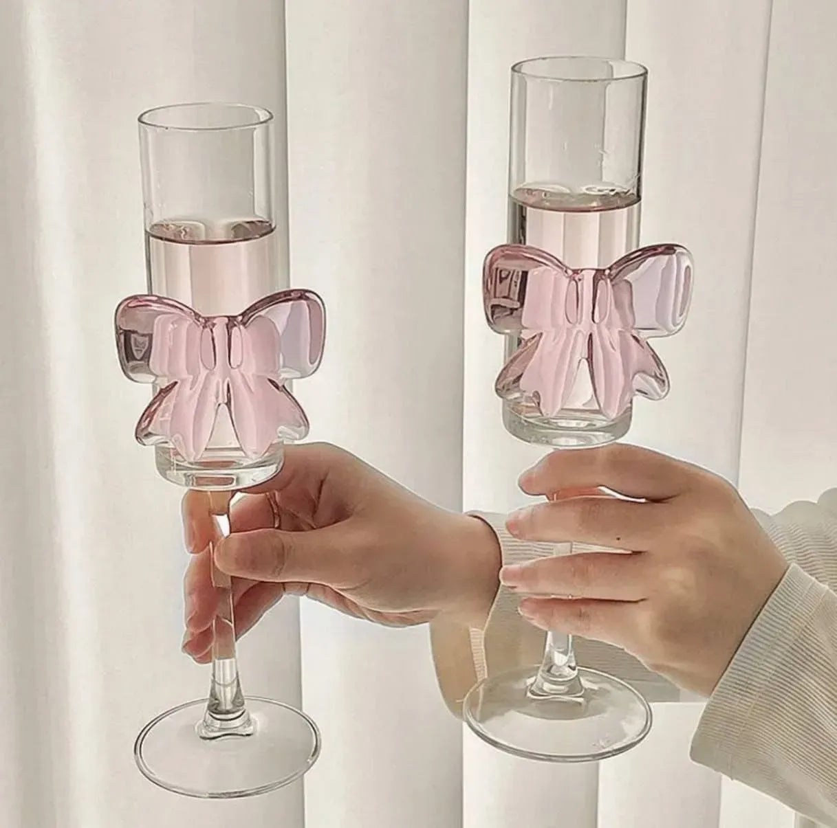 كاس الفيونكة "كوكييت" الزجاجي . Pink Bow Flutes