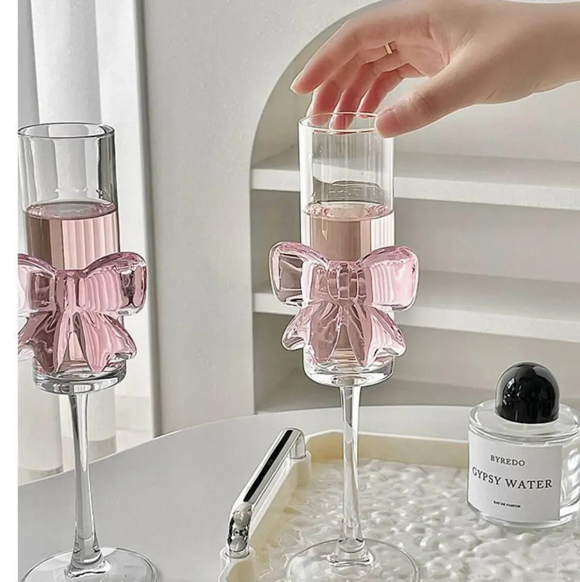 كاس الفيونكة "كوكييت" الزجاجي . Pink Bow Flutes