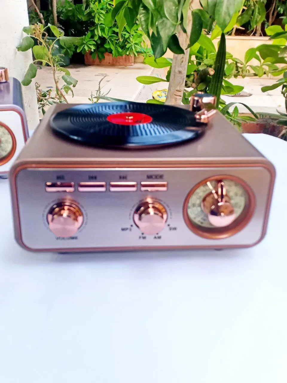 سبيكر وراديو بلوتوث "فينتاج" بتصميم مشغل الأسطوانات. Vintage Bluetooth Radio