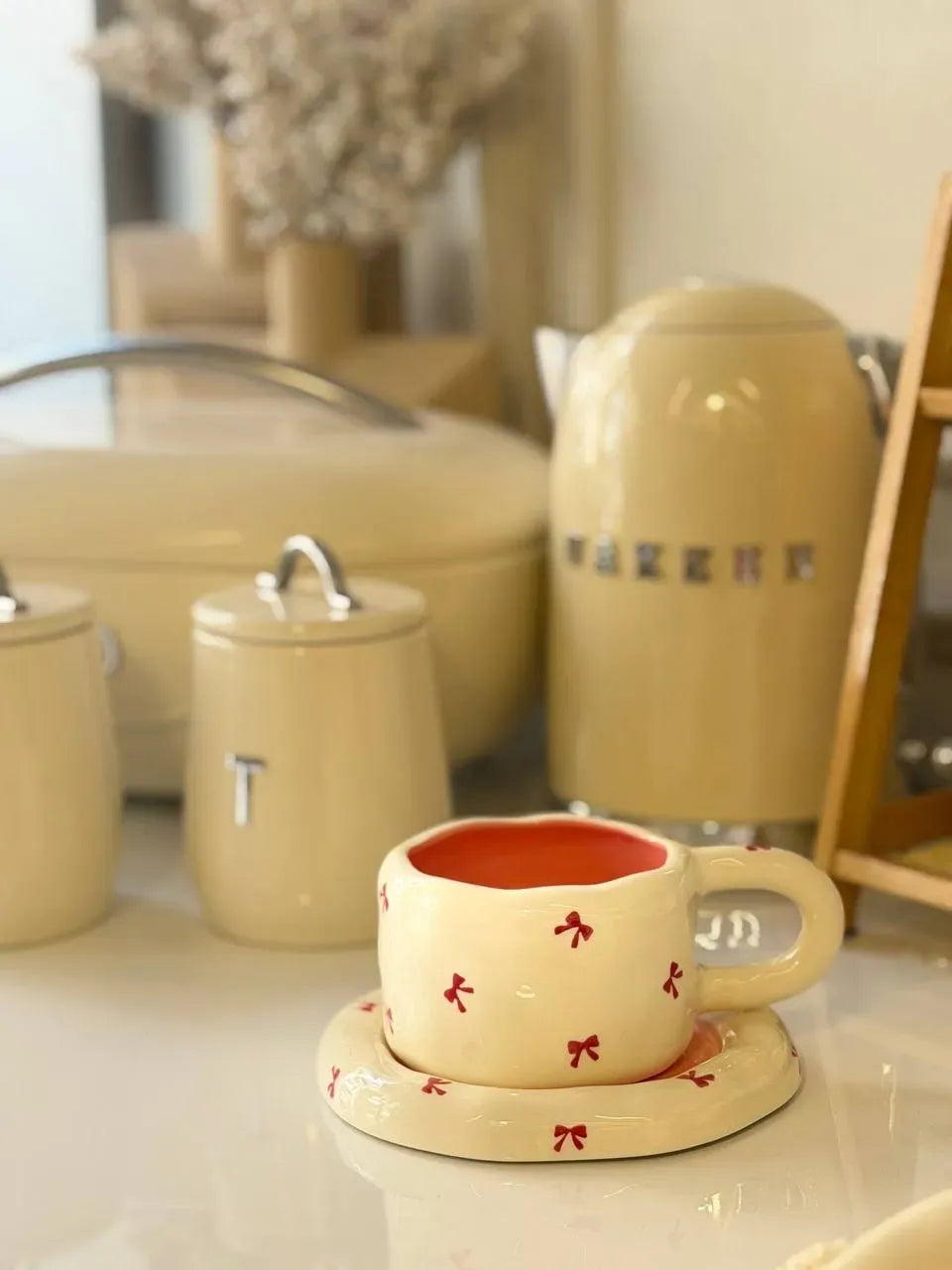 المج التشوبي بفيونكات (Chubby Bow Mug)