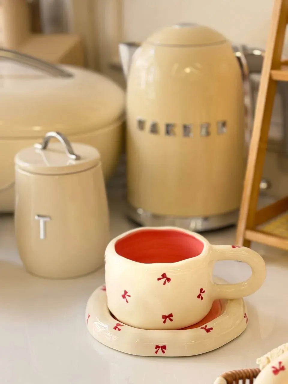 المج التشوبي بفيونكات (Chubby Bow Mug)
