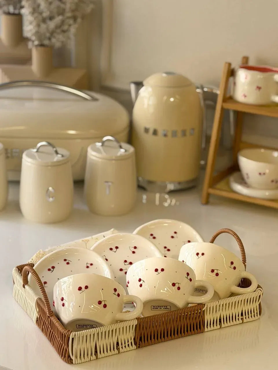طقم مج تشوبي بنقشة الكريز مع طبق (Chubby Cherry Mug Set) - كلاسيك كيوت