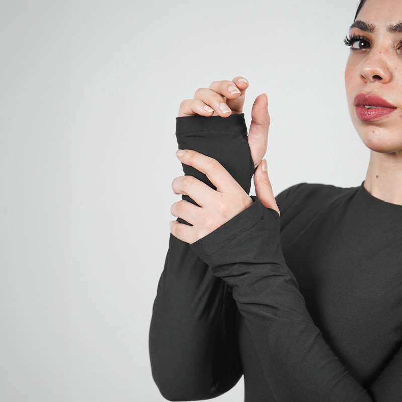 Long-sleeve athletic top drop 03