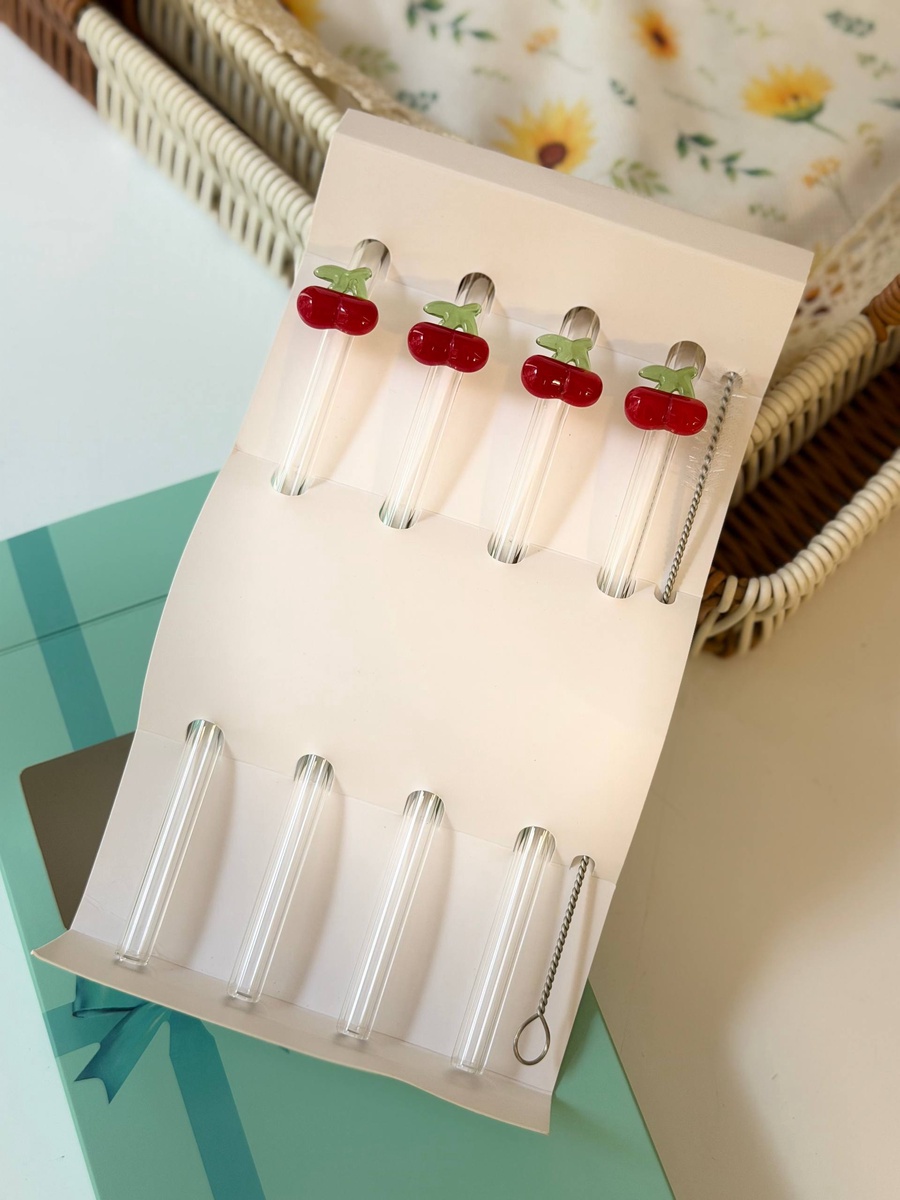 طقم شاليموه زجاج (سترو) بتصميم الكريز 🍒 - 4 قطع مع فرشاة تنظيف