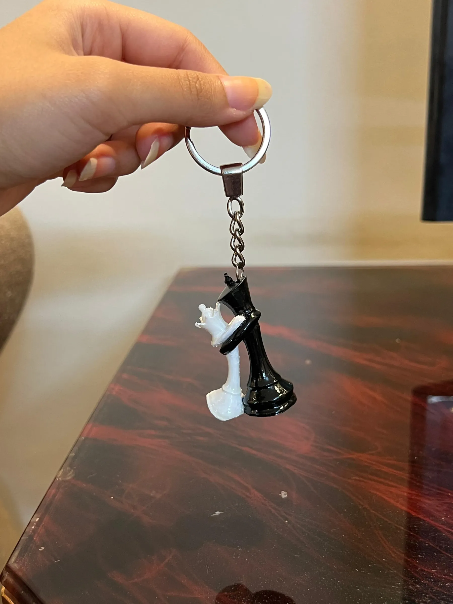 Dancing king and queen chess keychain