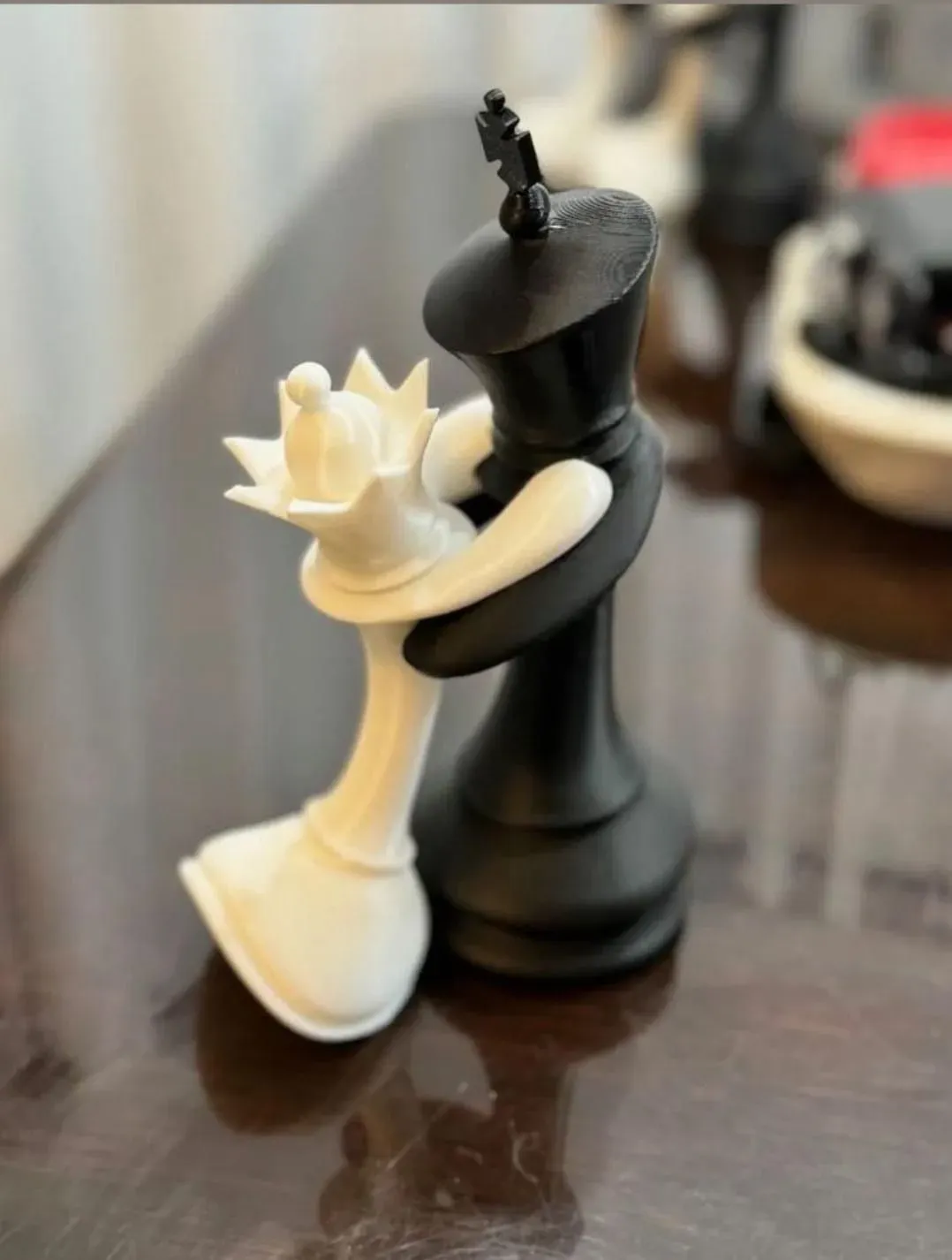 Dancing king and queen chess keychain