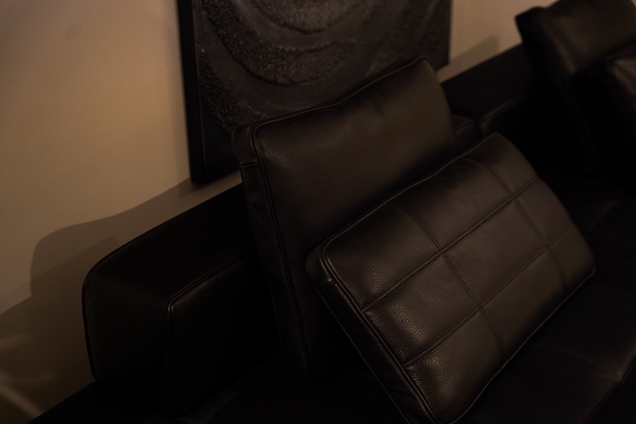 كنبة جلد طبيعي ايطالي MINOTTI