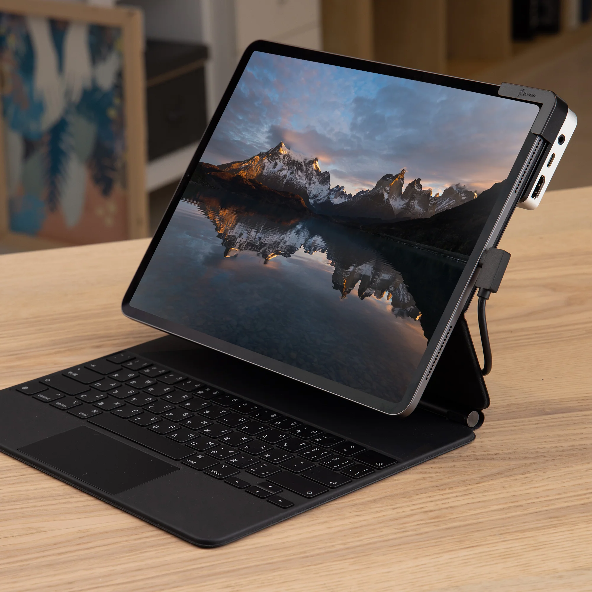 j5create JCD612 USB-C to 4K 60Hz HDMI Travel Dock for iPad Pro