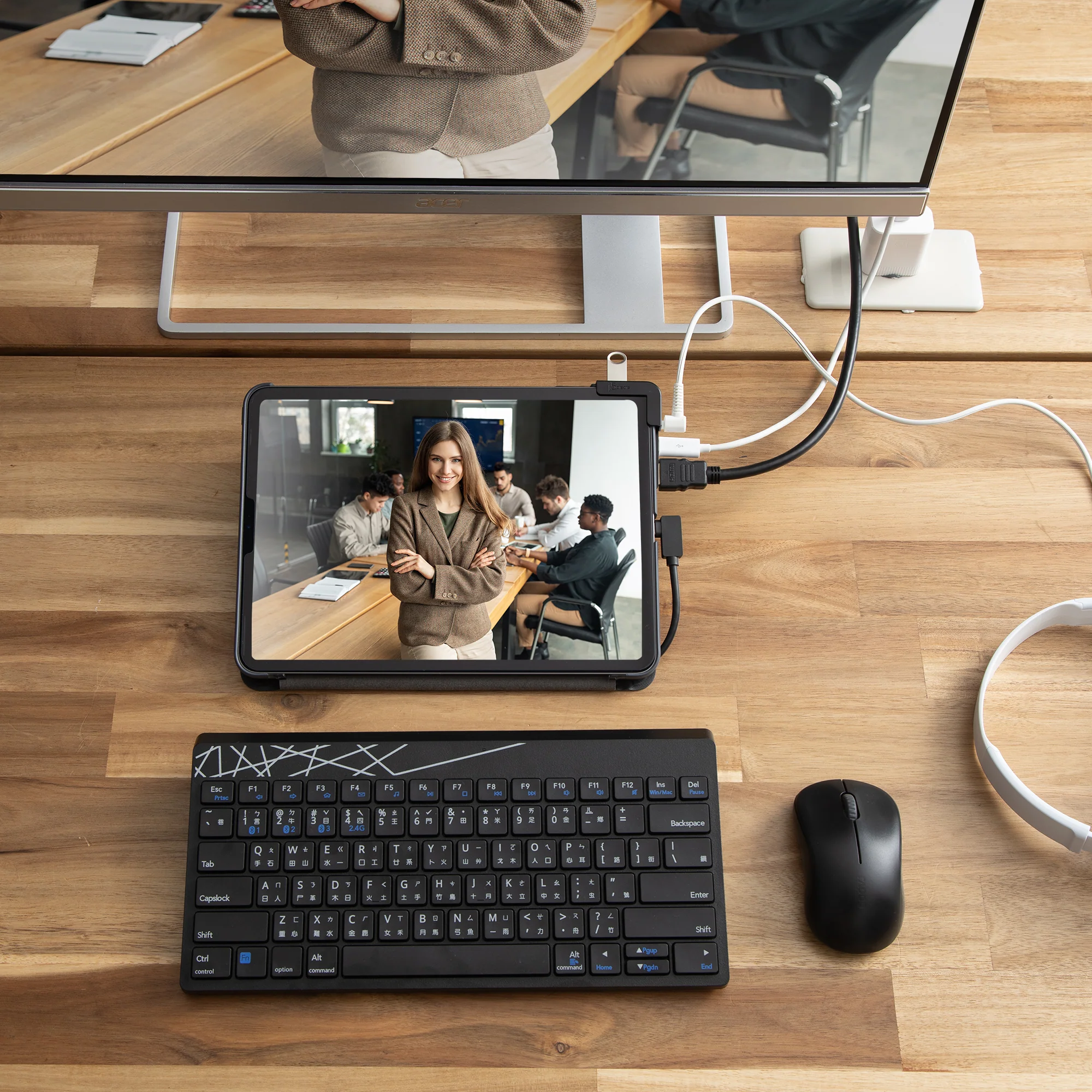 j5create JCD612 USB-C to 4K 60Hz HDMI Travel Dock for iPad Pro