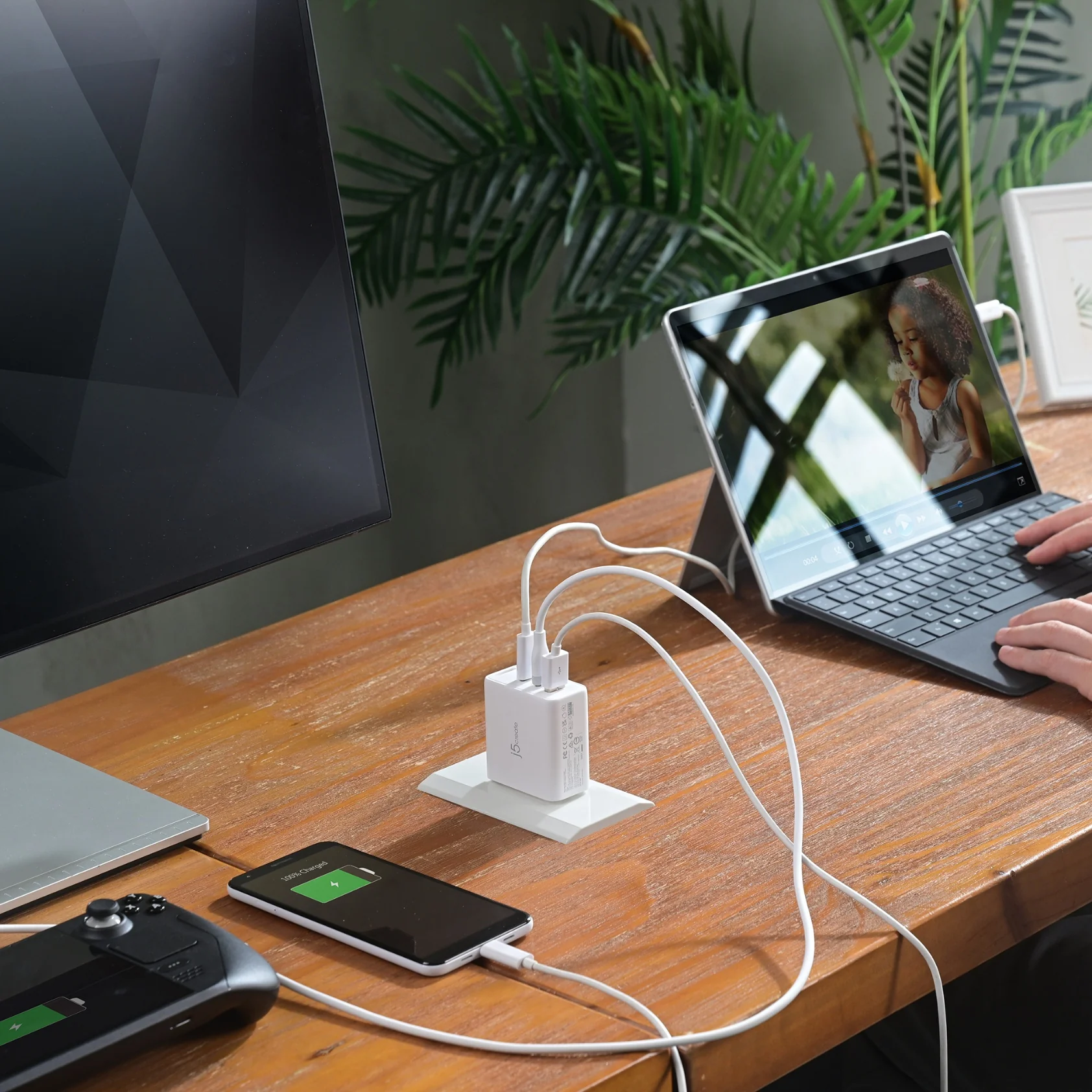 j5create JUP3565CV 65W GaN USB-C 3-Port Travel Charger