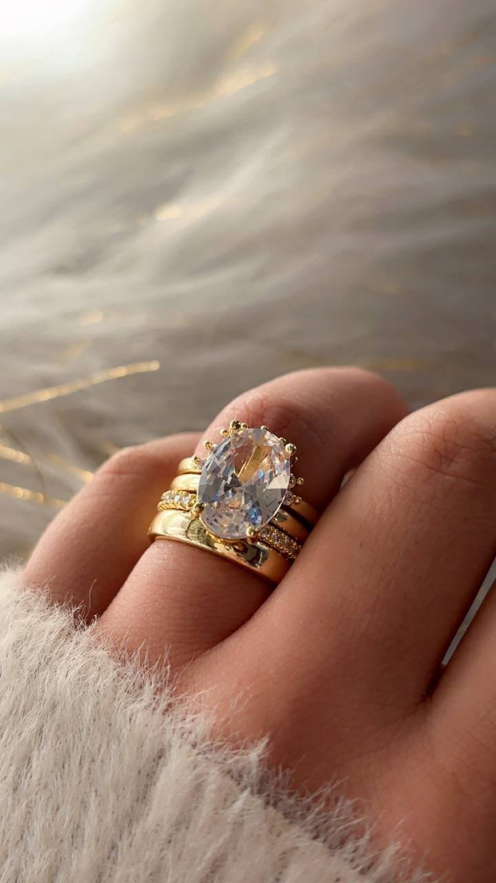 Aura Queen Ring