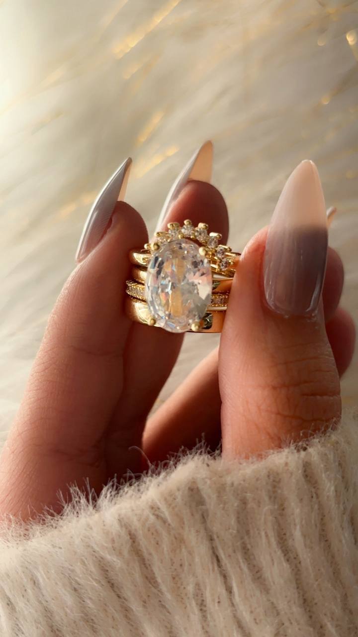 Aura Queen Ring