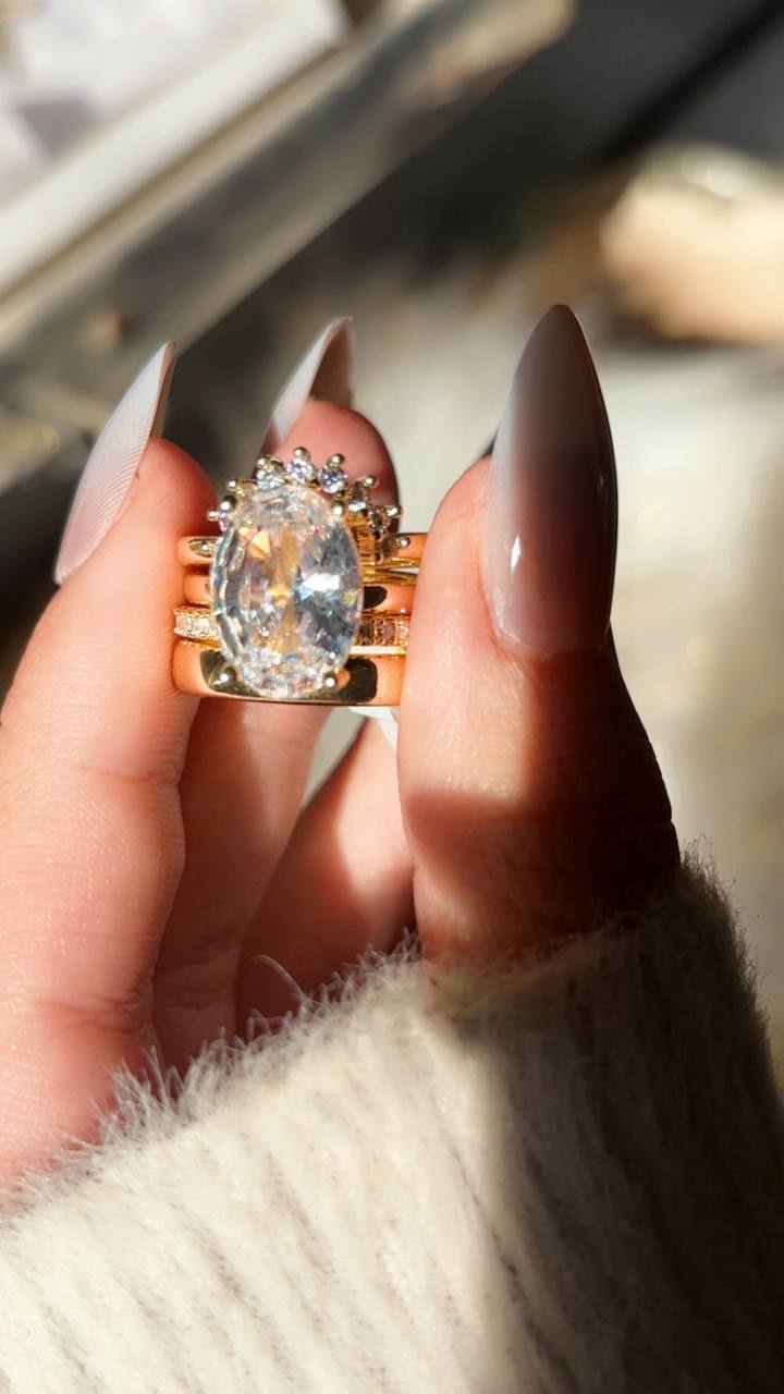 Aura Queen Ring