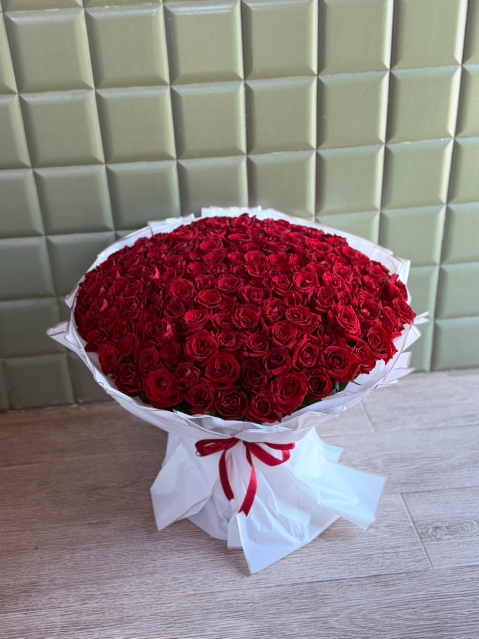 150 red roses bouquet 