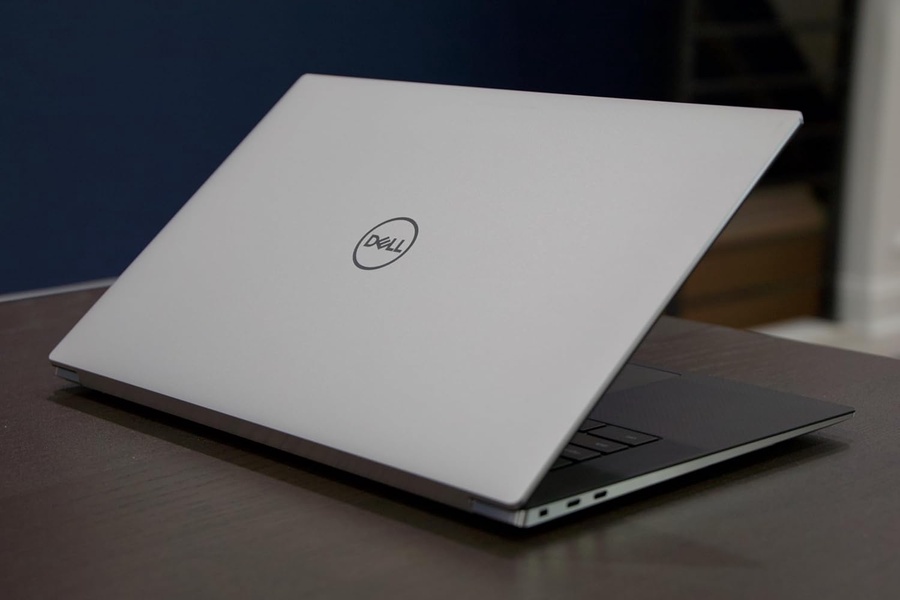 Dell Precision 5550 15.6" Mobile Workstation – Intel Core i7-10875H, 32GB RAM, 512GB SSD, NVIDIA Quadro T2000, Windows 11, Black