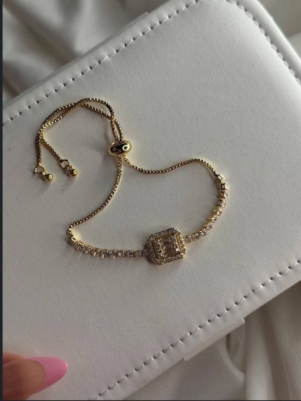 Elegant bracelet with crystal square