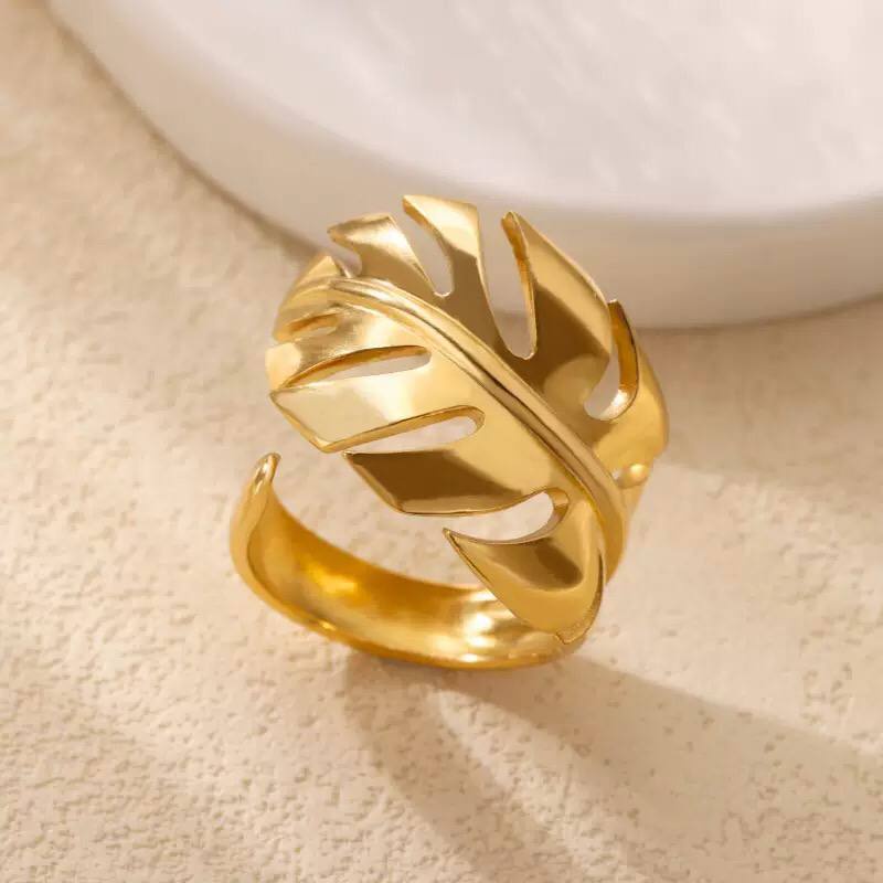 Monstera Leaf Ring