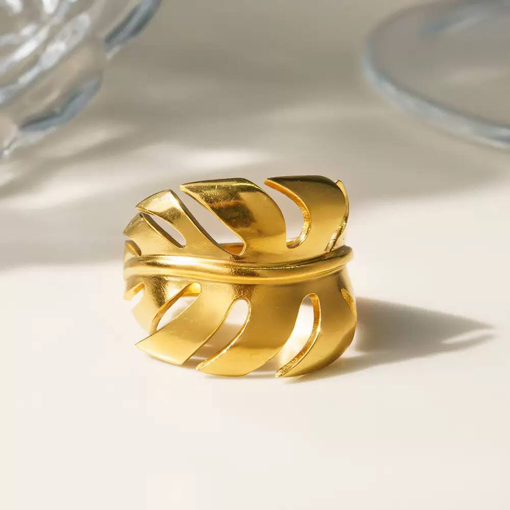 Monstera Leaf Ring