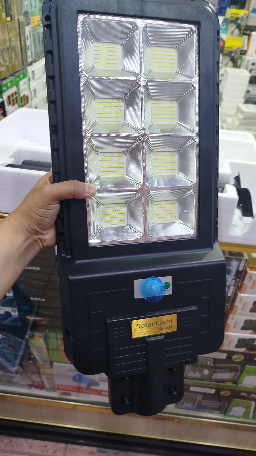 بروجيكتور الطاقة الشمسية  إنارة قوية بـ500Wو600W بطارية قوية إنارة للمساحات الكبيرة بلا فواتير!،