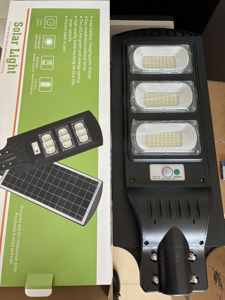 مصباح الشارع بالطاقة الشمسية  400W (3-بطاريات) ليثيوم إضاءة قوية للمساحات الكبيرة